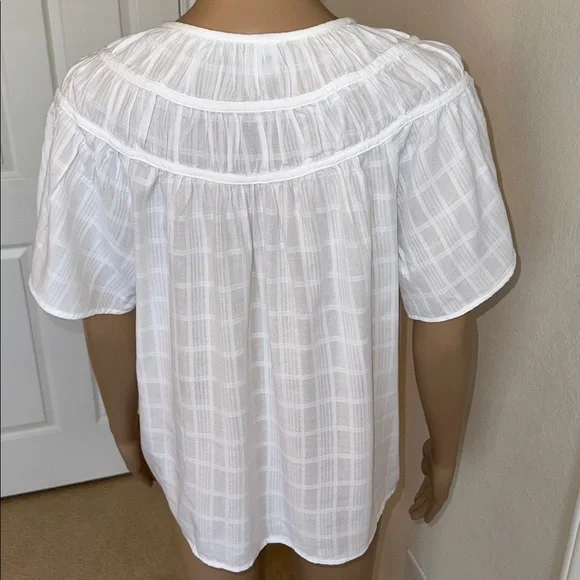 Old Navy White Ruffled Women's Top Size Small. - Picture 3 of 13